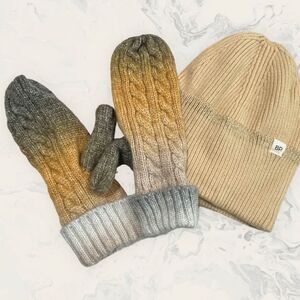 NEW Nordstrom BP. Bundle -
Beanie and Mittens Set - Tan/ Grey - One Size